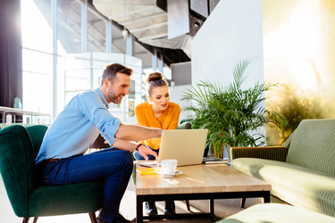 Фото людей в офисе